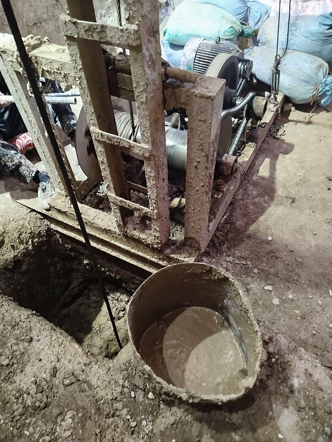 حفاری چاه آب و لایروبی و تمیزکاری چاه|خدمات پیشه و مهارت|خرم‌آباد, |دیوار