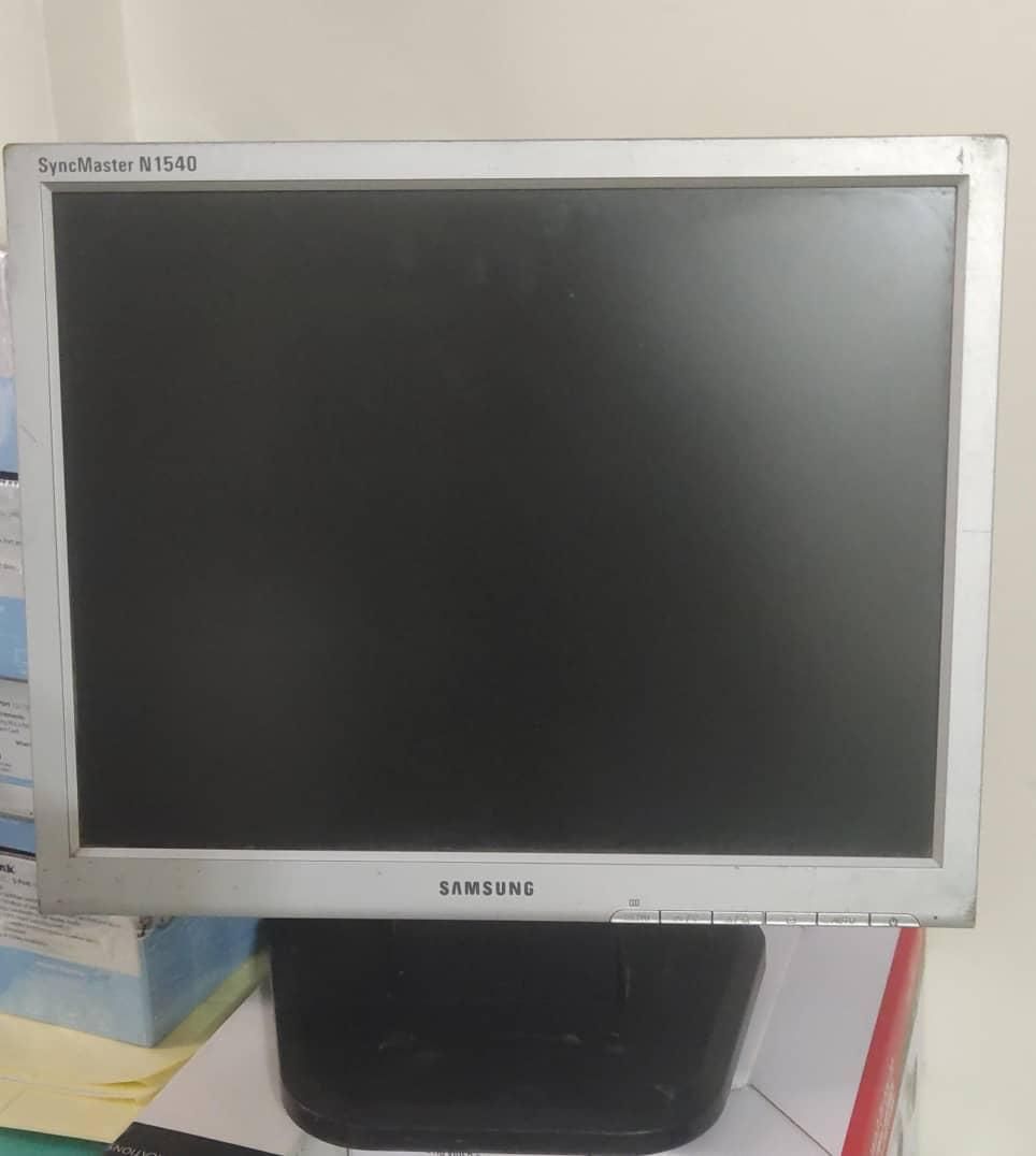 مانیتور ۱۵ اینچ سامسونگ و LG|قطعات و لوازم جانبی رایانه|کرمان, |دیوار