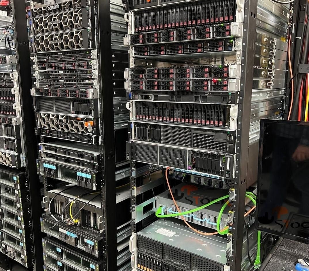 فروش و خریدار (کیس و مانیتور. )( سرور های قدیمی|عمده‌فروشی|تهران, ونک|دیوار