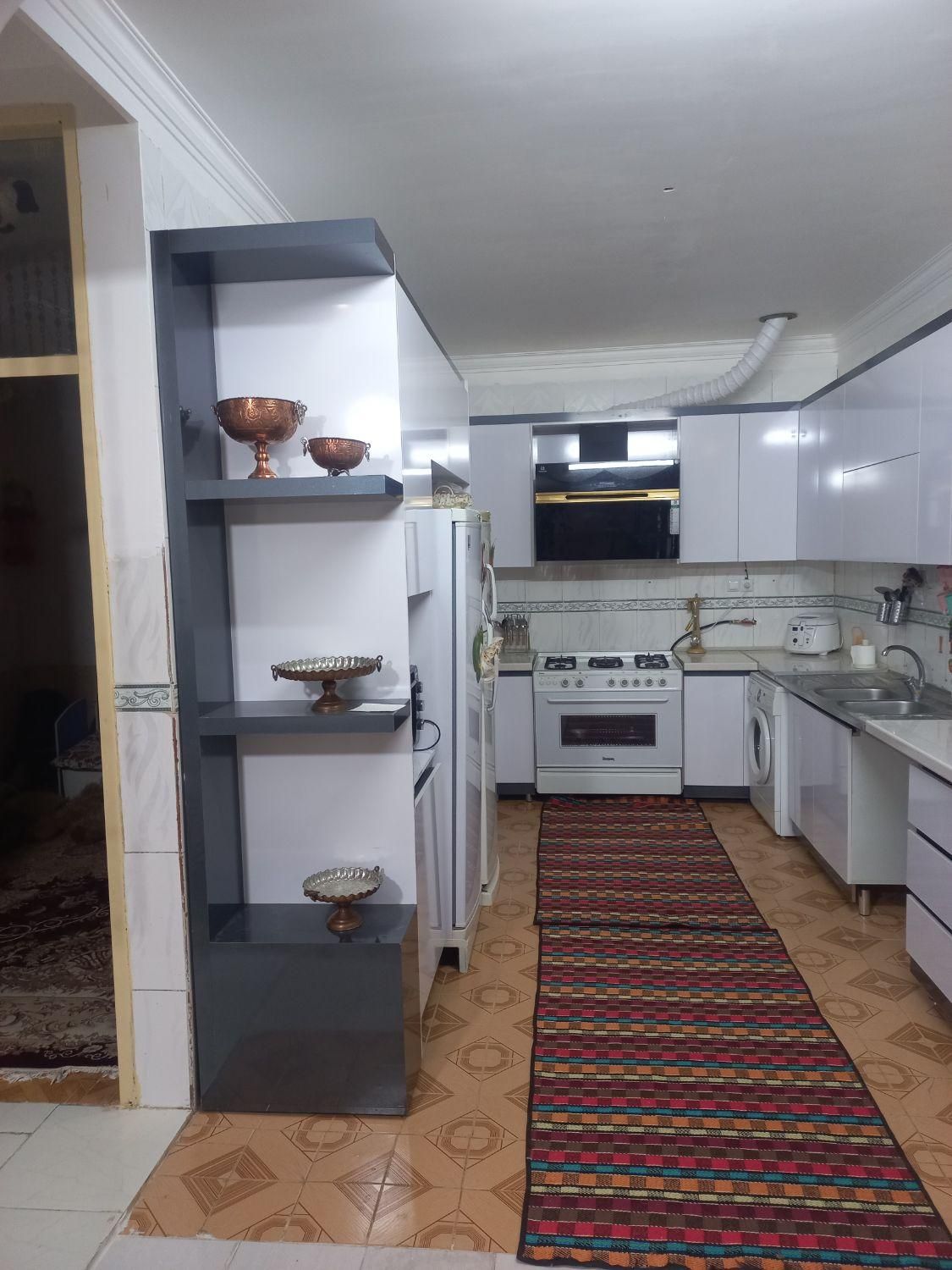 نصب وساخت کابینت و کمد دیواری و درب چوبی|خدمات پیشه و مهارت|یزد, |دیوار