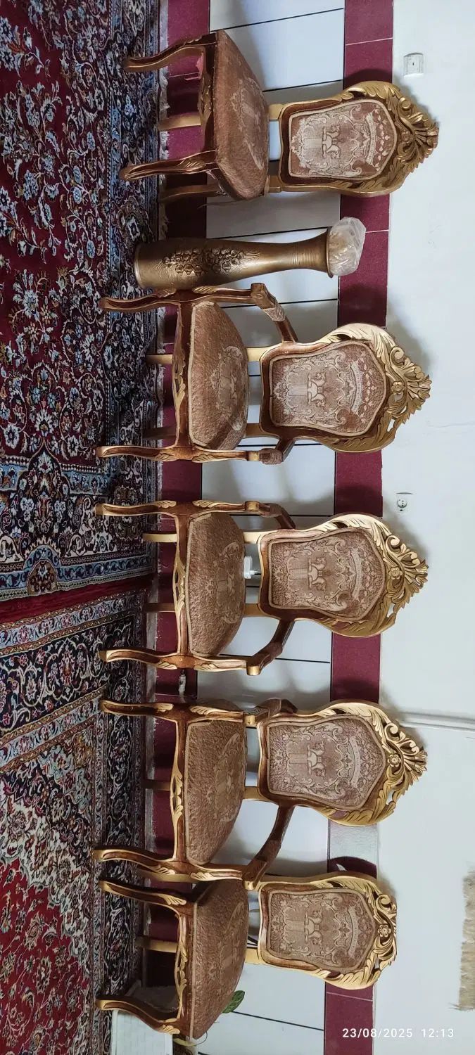 مبل ۸ نفره سلطنتی به علاوه ۳ میز عسلی و میز بزرگ|مبلمان خانگی و میز عسلی|الیگودرز, |دیوار