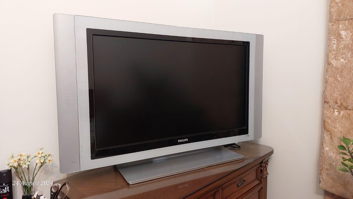 تلویزیون LCD فیلیپس ۴۲ اصلی سالم و کم کارکرد|تلویزیون و پروژکتور|تهران, دروس|دیوار