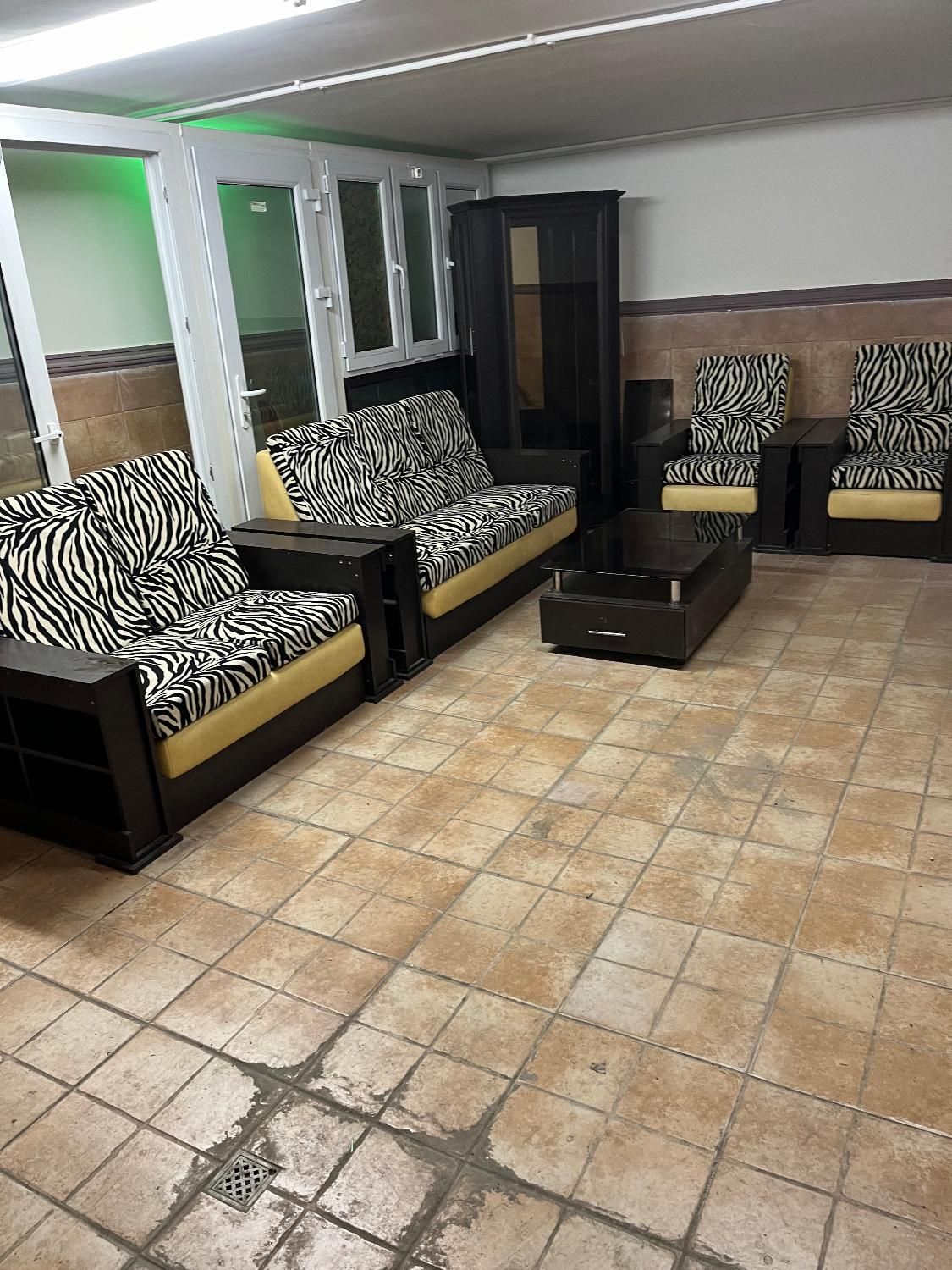 مبل ۷نفره با میز وسط|مبلمان خانگی و میز عسلی|بروجرد, |دیوار