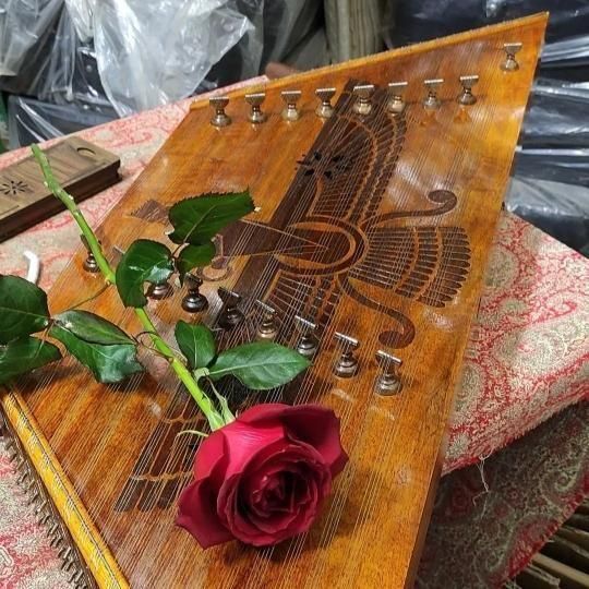 آموزش سنتور ۱ساعت کامل ۱۳۰ تومان در آموزشگاه|سازهای سنتی|اصفهان, باب الدشت|دیوار