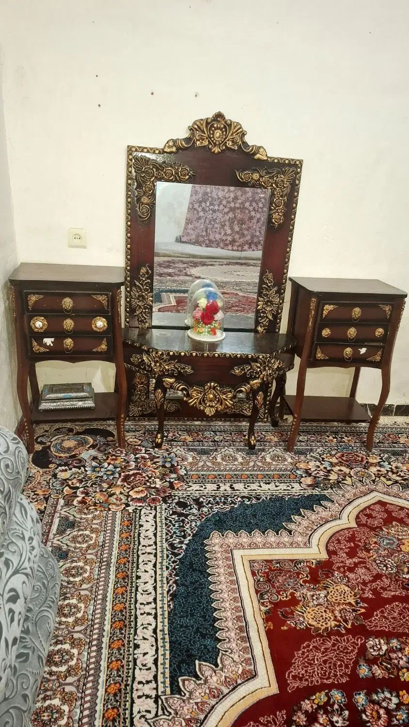 فروش آینه وکنسولِ  ودوتاپاتختی همراه باساعت زیبا|مبلمان خانگی و میز عسلی|نورآباد ممسنی, |دیوار