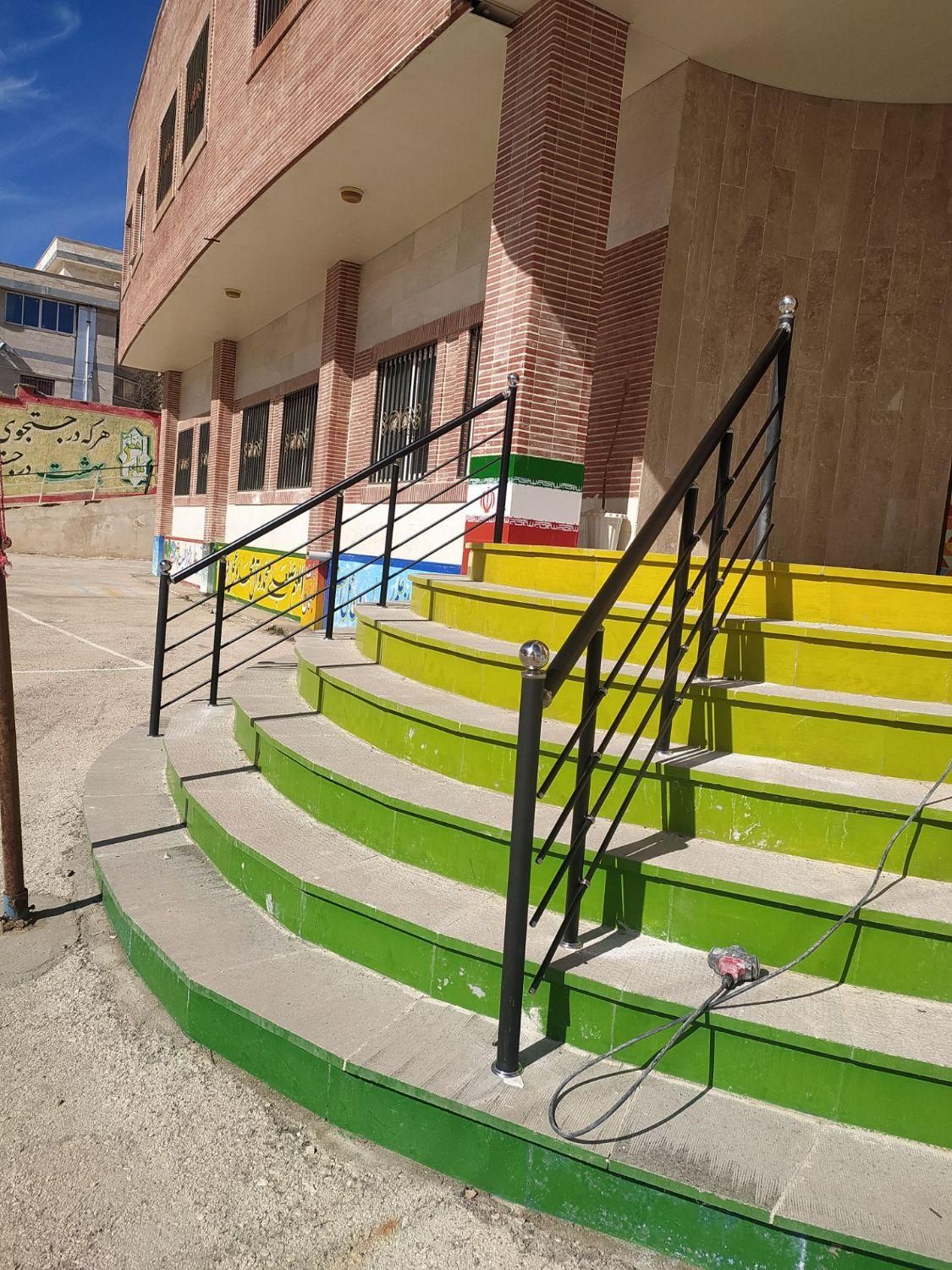 نصب نرده استیل واستاتیک برای راه پله بالکن پشت بام|خدمات پیشه و مهارت|بیجار, |دیوار