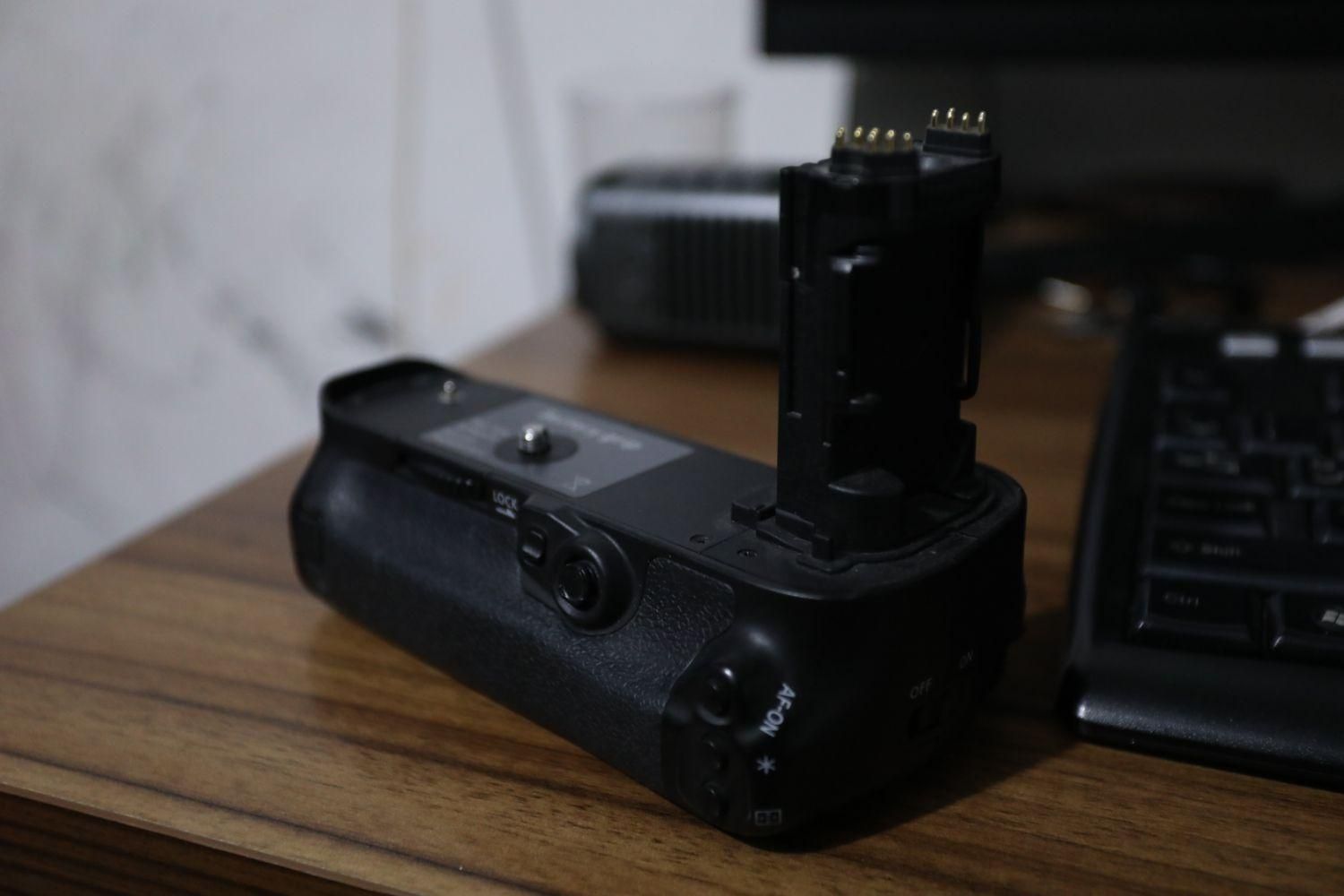باتری canon و گریپ دوربین 5d mark4|دوربین عکاسی و فیلم‌برداری|سقز, |دیوار