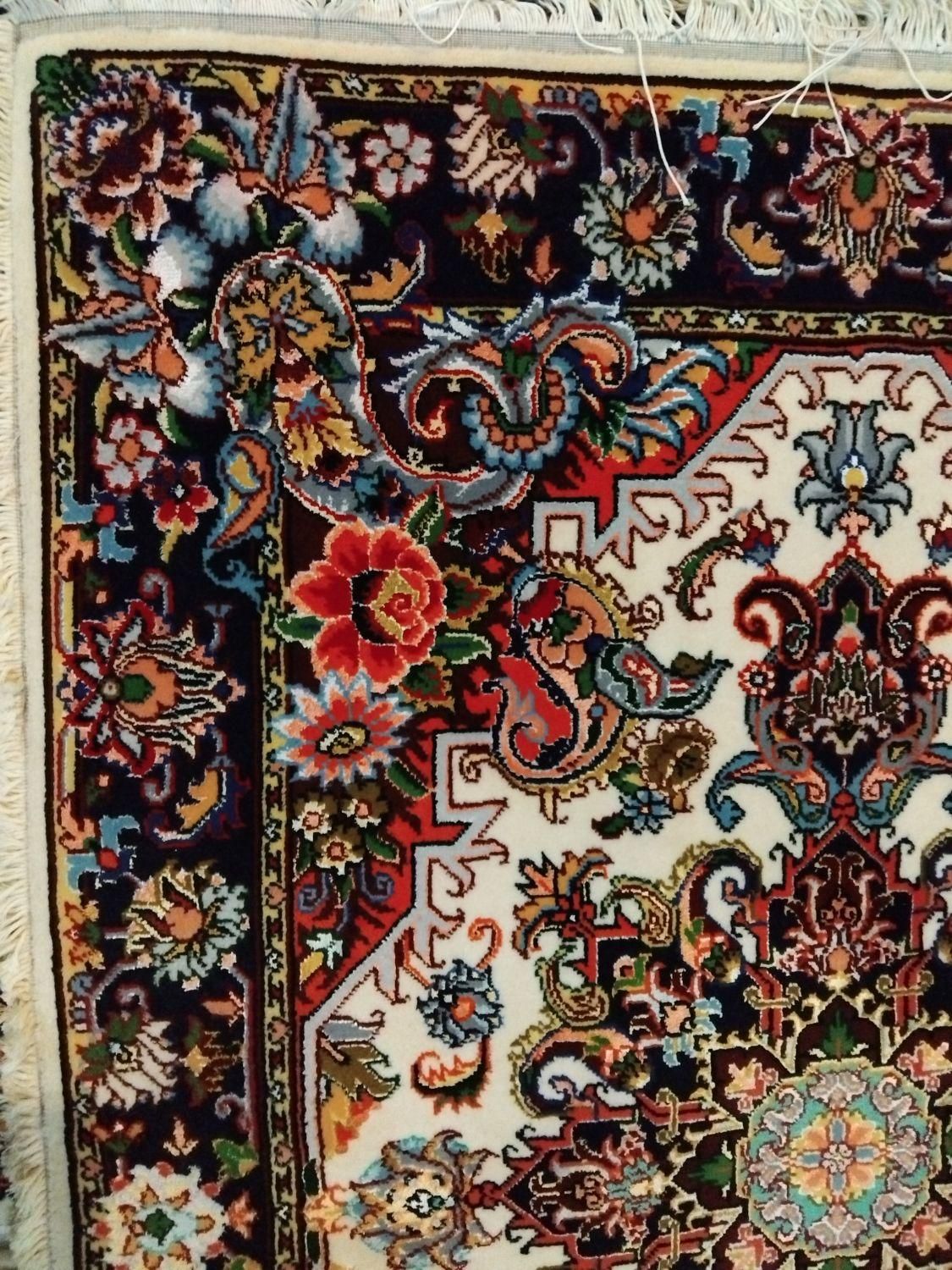 فرش دست بافت اندازه ۹۰ در یک و بیست ریز بافت|فرش|تبریز, |دیوار