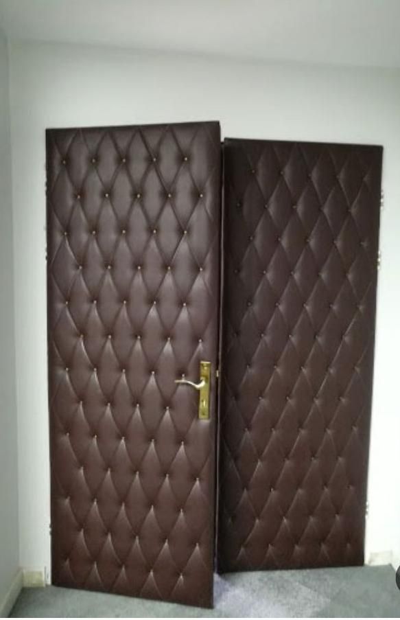 لمسه کوبی و صدا گیری (آکوستیک) درب چوبی و دیوار ،|خدمات پیشه و مهارت|همدان, |دیوار