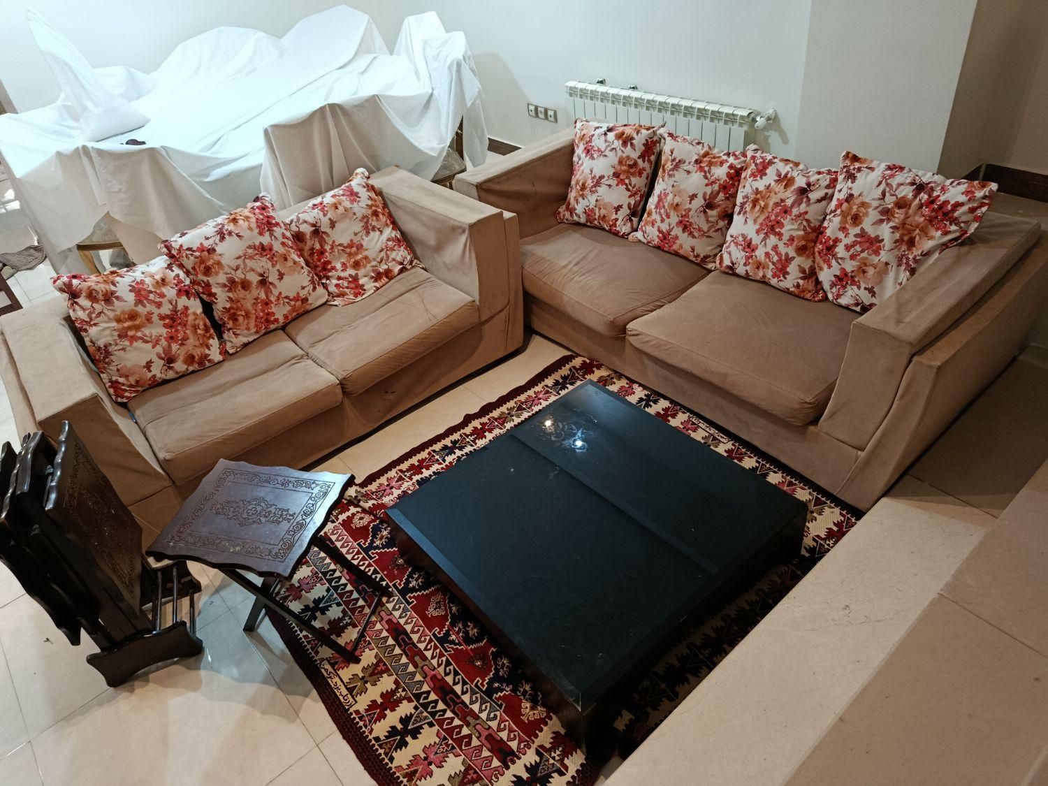 میز کار و کاناپه ۶ نفره و میز عمارات وسط|مبلمان خانگی و میز عسلی|تهران, شهرک صدرا|دیوار