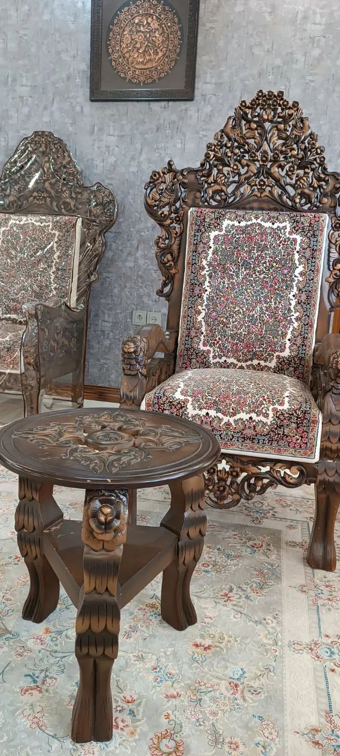 مبل قالی درجه یک با چوب گردو ، بسیار پرکار  تمیز|مبلمان خانگی و میز عسلی|کرمان, |دیوار