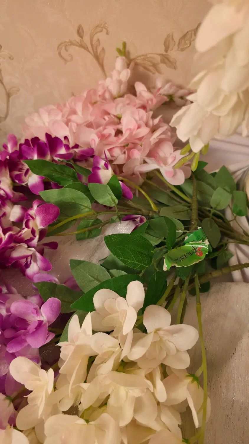 یک جفت گلدان آینه کاری نقره‌ای+گل‌های قابل شستشو|گل مصنوعی|کرج, اصفهانی‌ها|دیوار