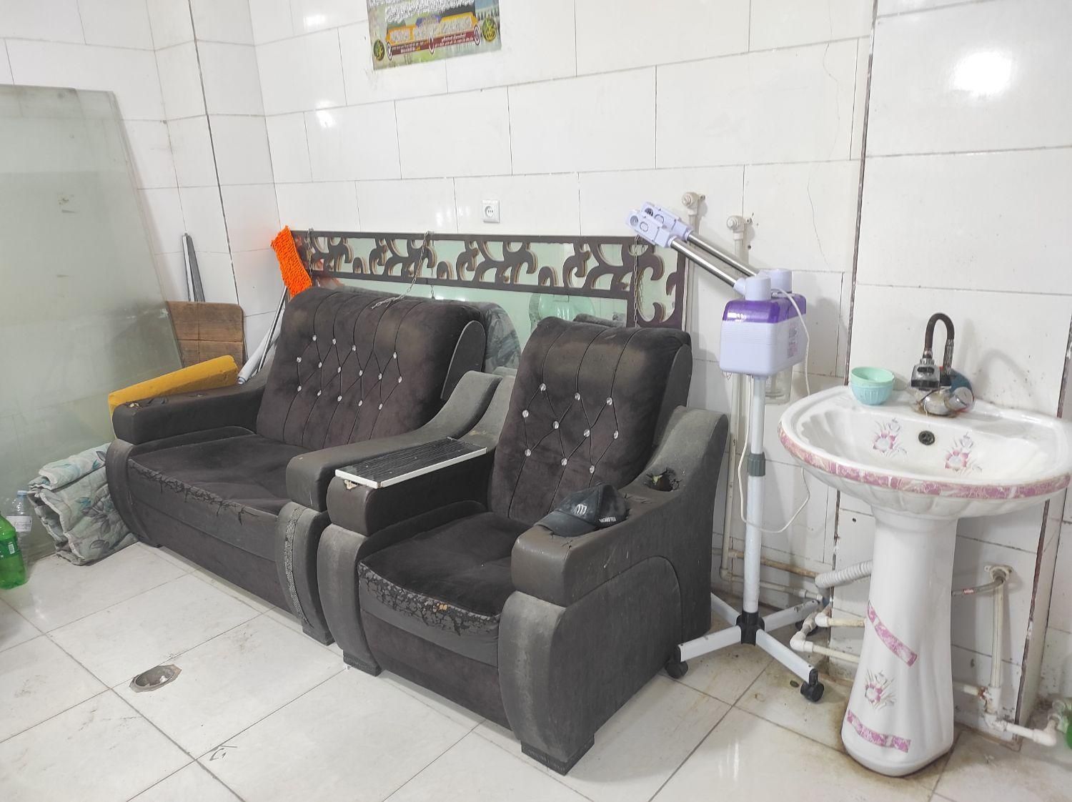 فروش وسایل آرایشگاه کامل یکجا زیر قیمت حراج|آرایشگاه و سالن‌های زیبایی|چابهار, |دیوار