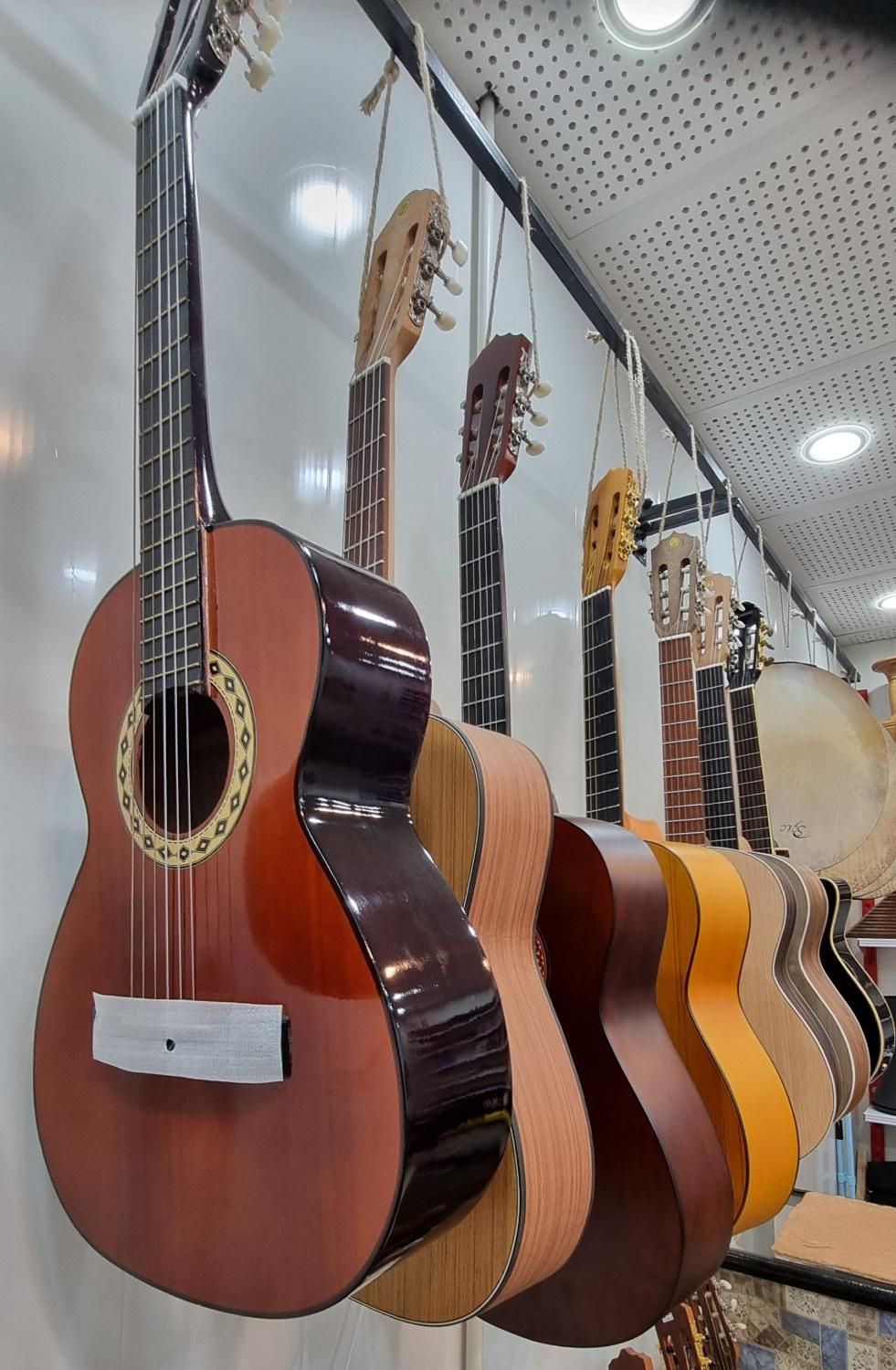 گیتار|گیتار، بیس، امپلیفایر|بروجرد, |دیوار