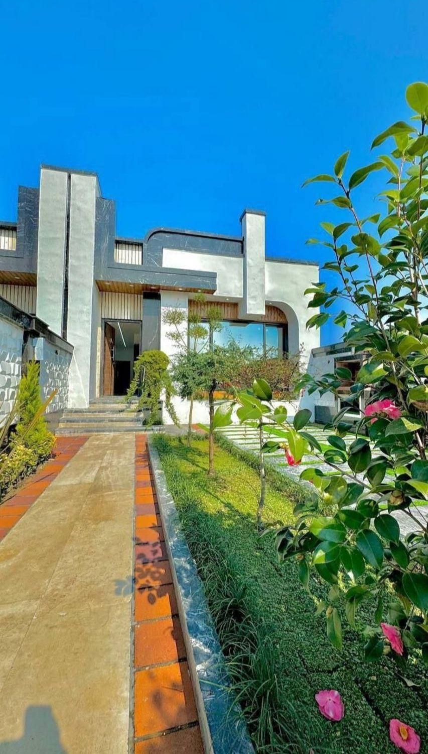 ویلامدرن۲۰۰زمین/۱۰۰بنا/داخل شهرک بانگهبانی/سنددار|فروش خانه و ویلا|رویان, |دیوار