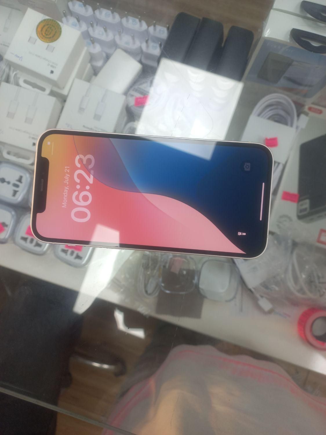 اپل iPhone 12 با حافظهٔ ۱۲۸ گیگابایت|موبایل|تهران, شهرک طالقانی|دیوار