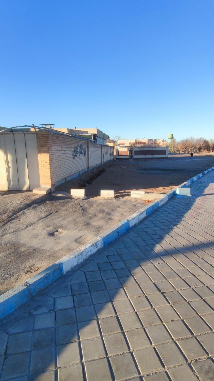 زمین مجلسی نبش فلکه دانشگاه ۲۹۳ متر|فروش زمین و ملک کلنگی|مبارکه, |دیوار