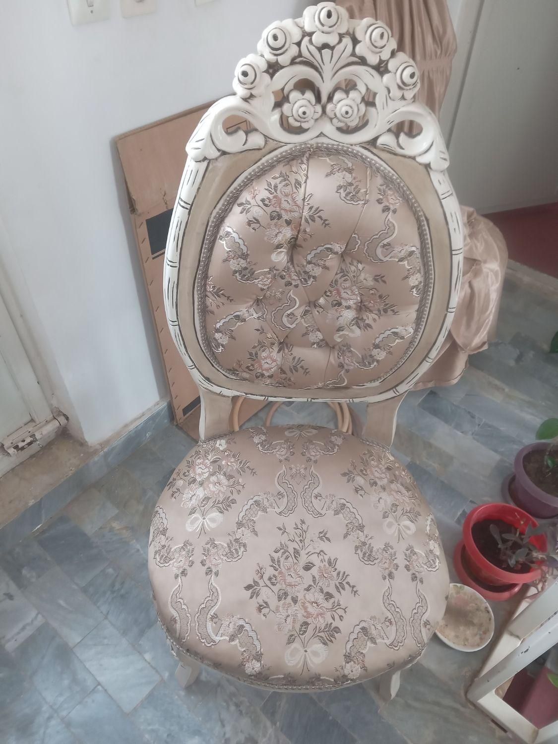 چهار عدد مبل فرهی دسته دار ودو عدد مهمان بدون دسته|مبلمان خانگی و میز عسلی|محمدیه-قزوین, |دیوار