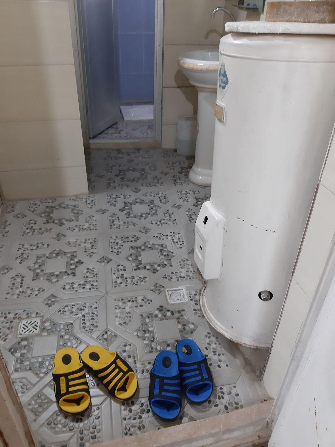 منزل ویلای بزرگ نزدیک به ساحل تمییز با ا|اجارهٔ کوتاهمدت آپارتمان و سوئیت|بندر گناوه, |دیوار