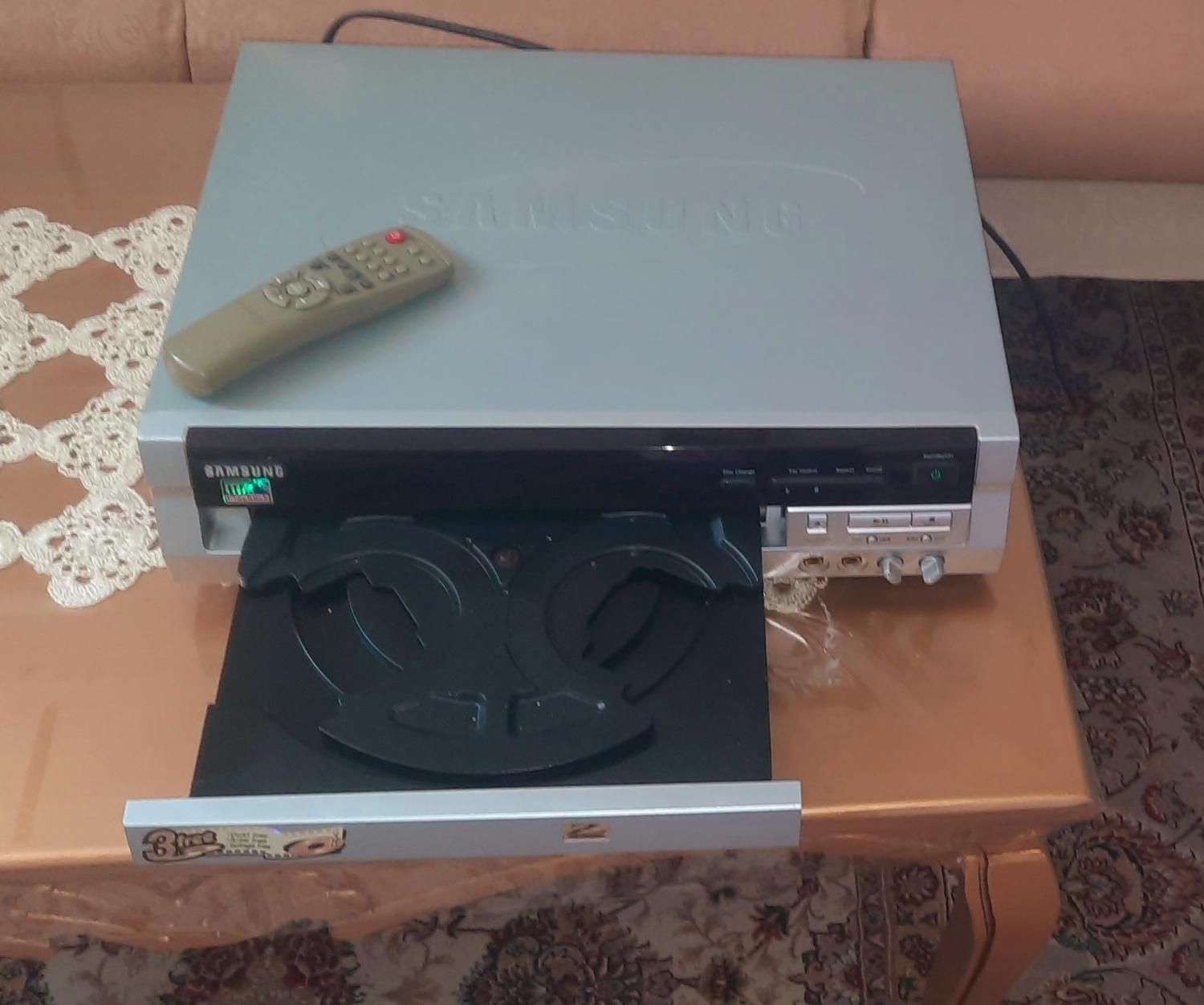 یک دستگاه سی دی سامسونگ سه دیسک کاملا سالم|پخش‌کننده DVD و ویدیو|زنجان, |دیوار