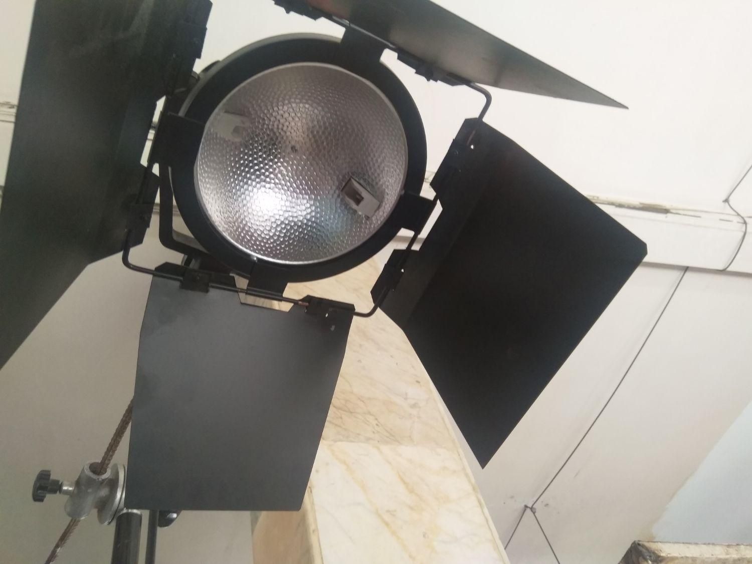 پرژکتور عکاسی نورپردازی ۸۰۰وات شیدر دار|دوربین عکاسی و فیلمبرداری|تهران, فردوسی|دیوار