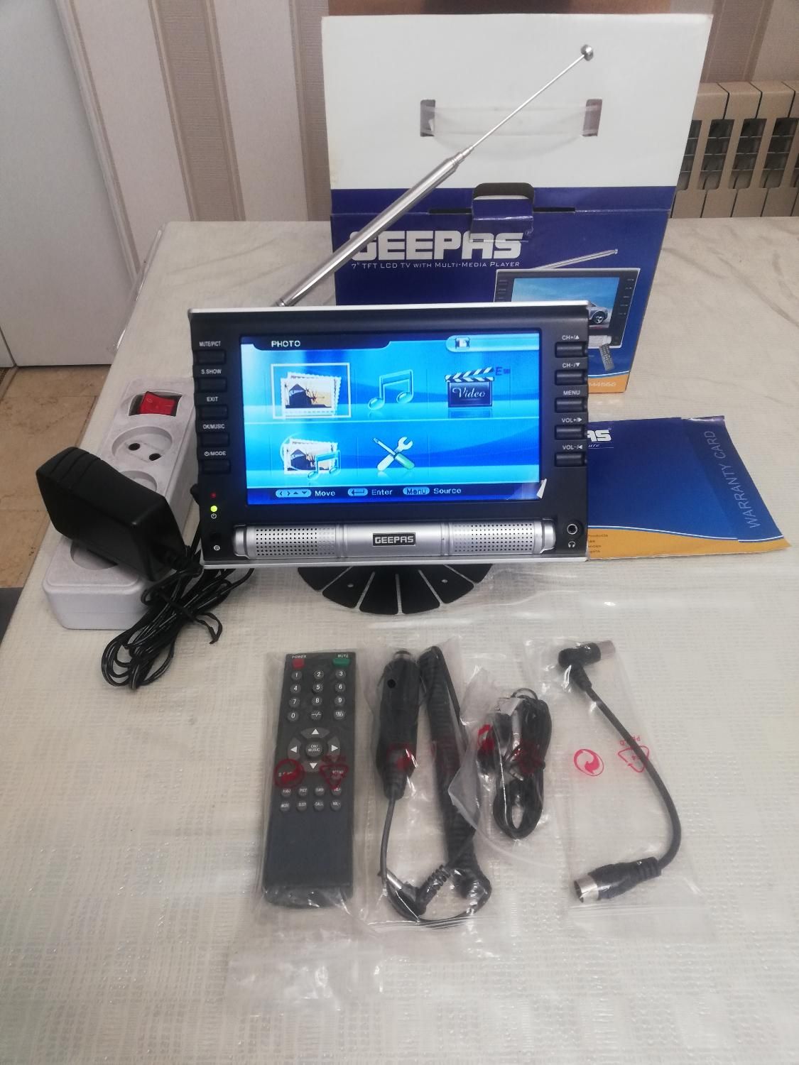 تلویزیون LCD هفت اینچ با قابلیت پخش فیلم و موزیک|تلویزیون و پروژکتور|تهران, مجیدیه|دیوار