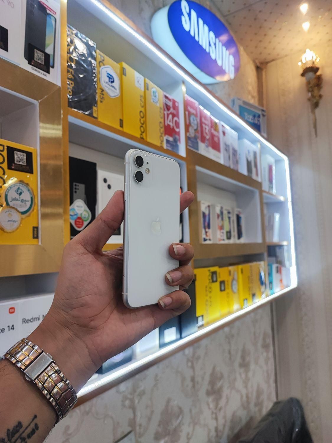 اپل iPhone 11 با حافظهٔ ۱۲۸ گیگابایت|موبایل|مشهد, سید رضی|دیوار