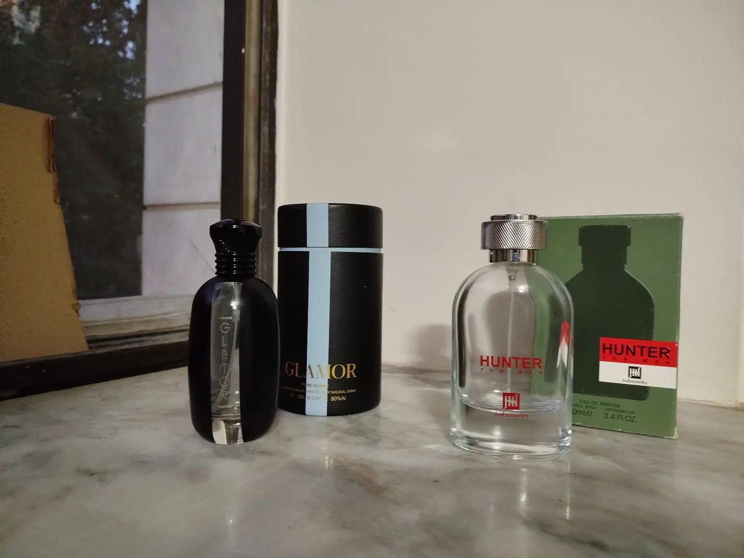 تعداد زیادی شیشه خالی عطر با جعبه|آرایشی، بهداشتی، درمانی|مشهد, کوه سنگی|دیوار