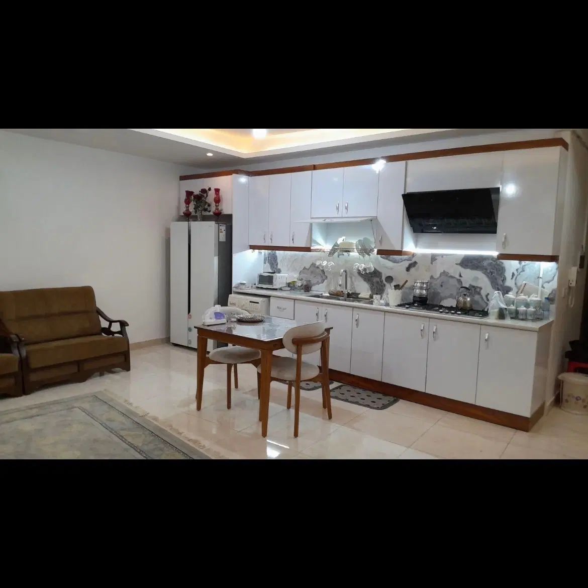 آپارتمان ۹۸متری/ فاز۱معلم/آسانسور/پارکینگ|فروش آپارتمان|رشت, معلم|دیوار