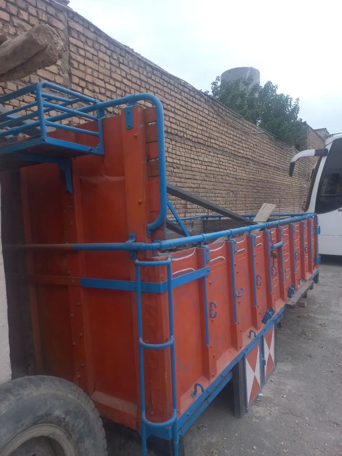 اتاق عقب خاور تمیز|قطعات یدکی و لوازم جانبی|اصفهان, عمان سامانی|دیوار