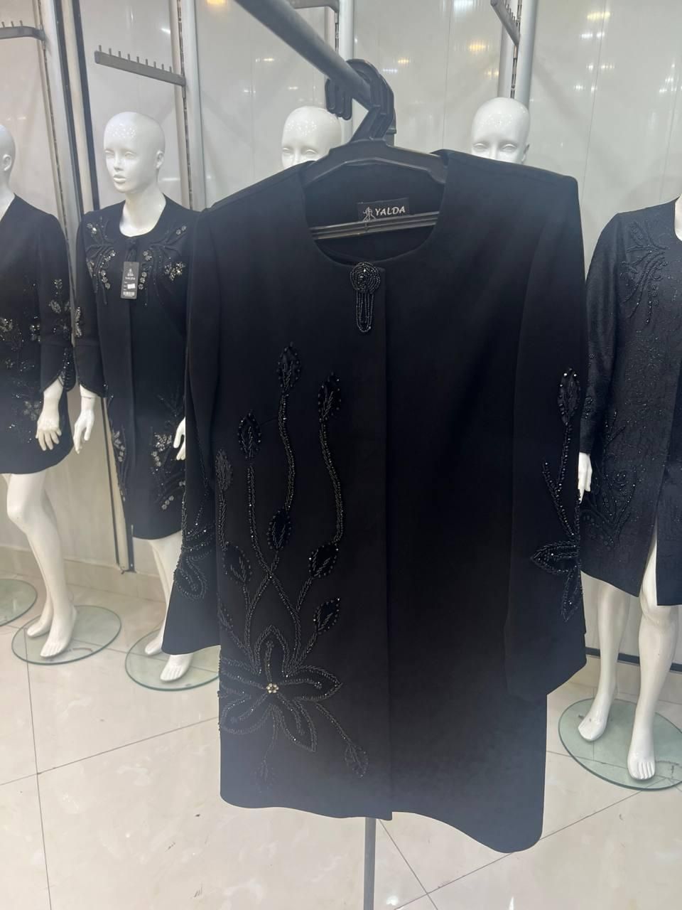 مانتو|لباس|خوی, |دیوار