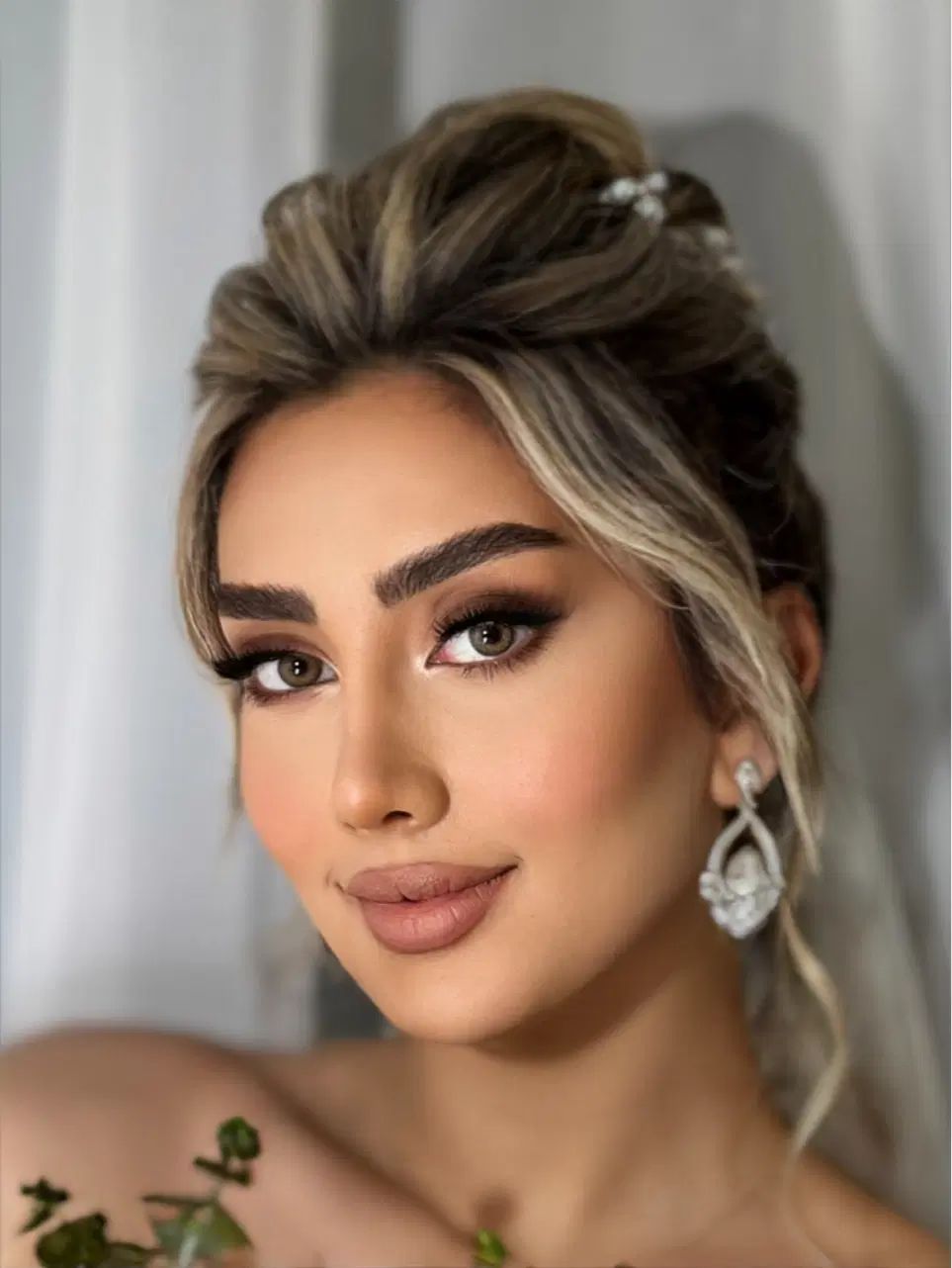 جشنواره تخفیف میکاپ و شنیون عروس و محفلی|خدمات آرایشگری و زیبایی|اصفهان, مرداویج|دیوار