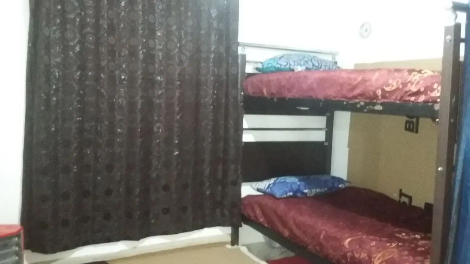 فروش تخت کارکرده دوطبقه جوان با دو تشک خوش خواب ا|تخت و سرویس خواب|چمستان, |دیوار
