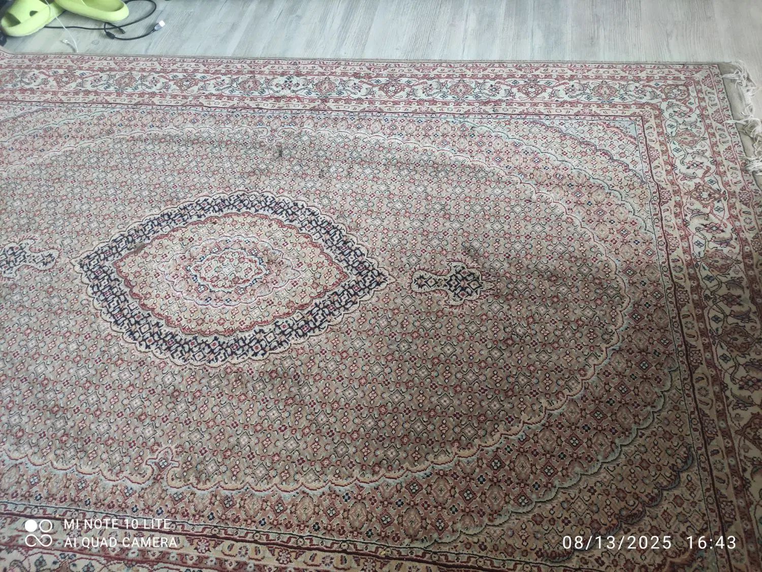 ۲ عدد فرش ۴ متری و یک عدد ۲ متری نقش ماهی|فرش|رشت, پستک|دیوار