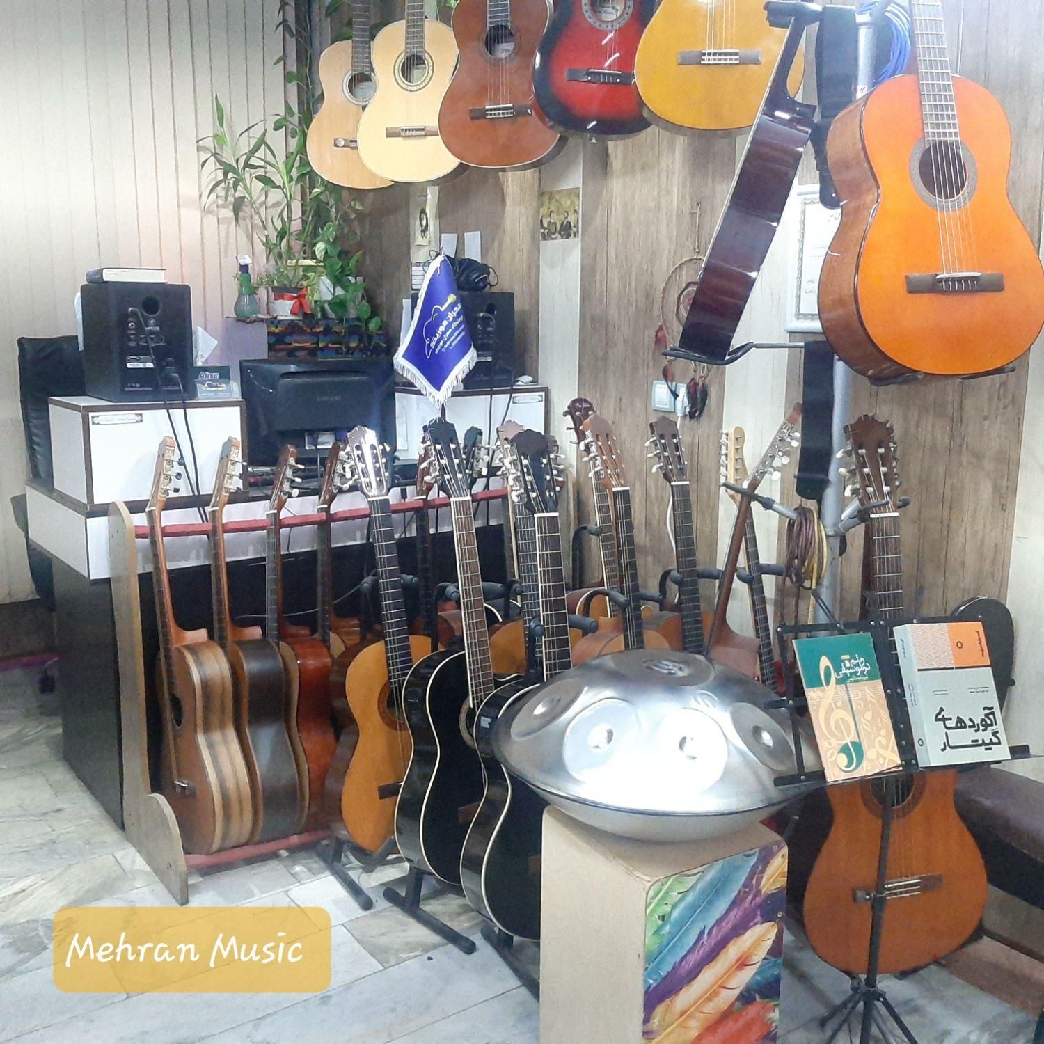 فروش انواع گیتار و لوازم موسیقی|گیتار، بیس، امپلیفایر|اسلامشهر, باغ فیض|دیوار