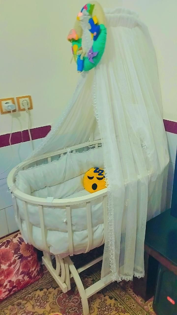 تخت گهواره ایی کنار تخت مادر|تخت و سرویس خواب|شیراز, دروازه اصفهان|دیوار