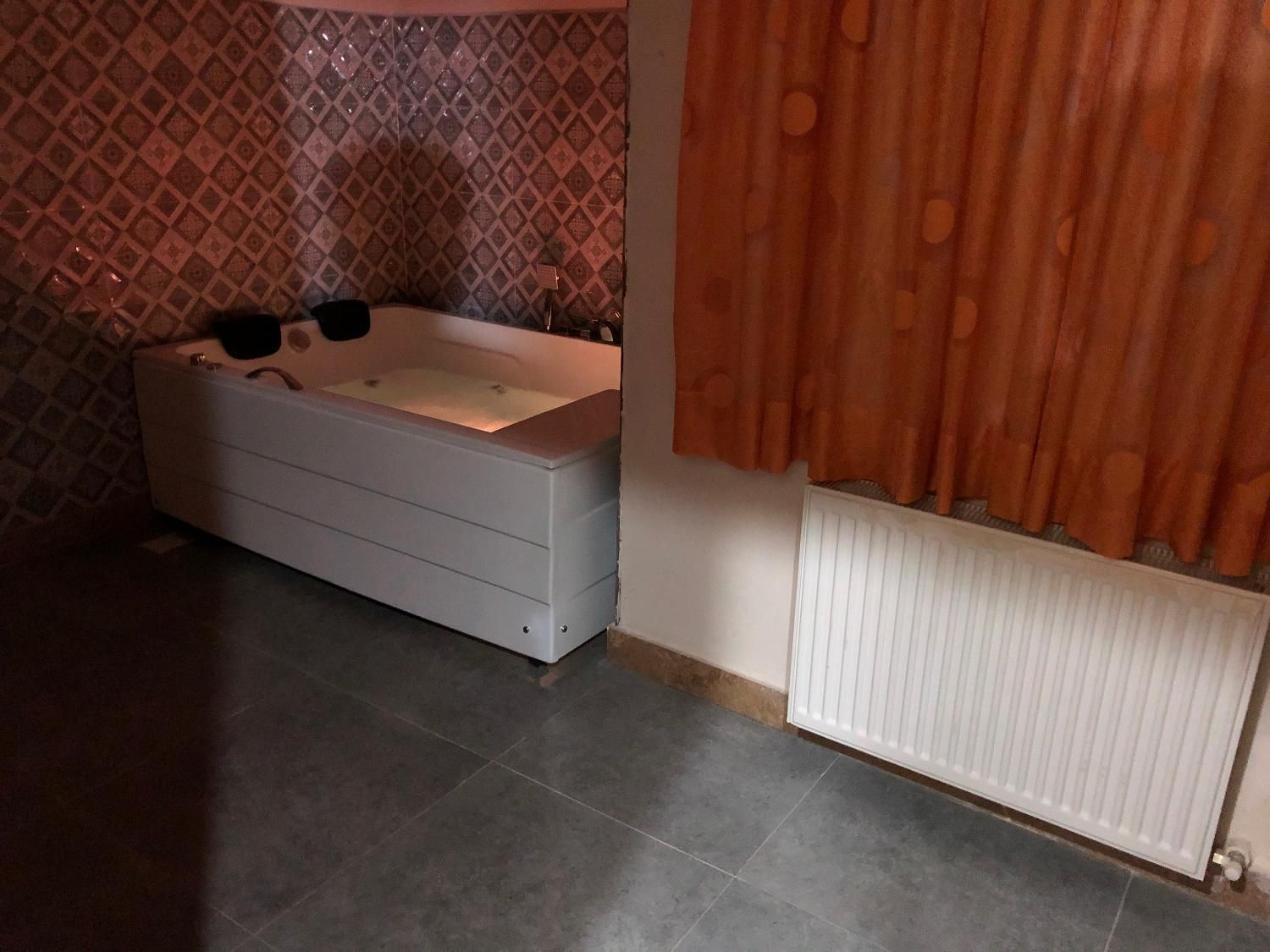 رزرو کلبه جکوزی دار بدون واسطه|اجارهٔ کوتاه‌مدت ویلا و باغ|نشتارود, |دیوار