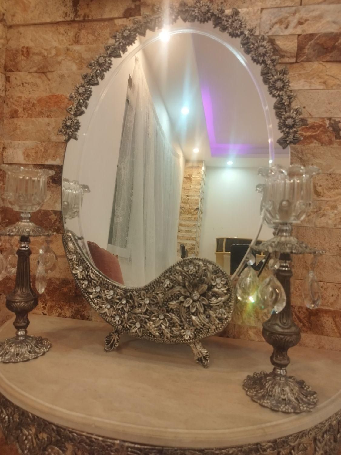 اینه و شمعدان تروتمیز و سالم سایز متوسط آینه|آینه|رشت, کوی حسینی|دیوار