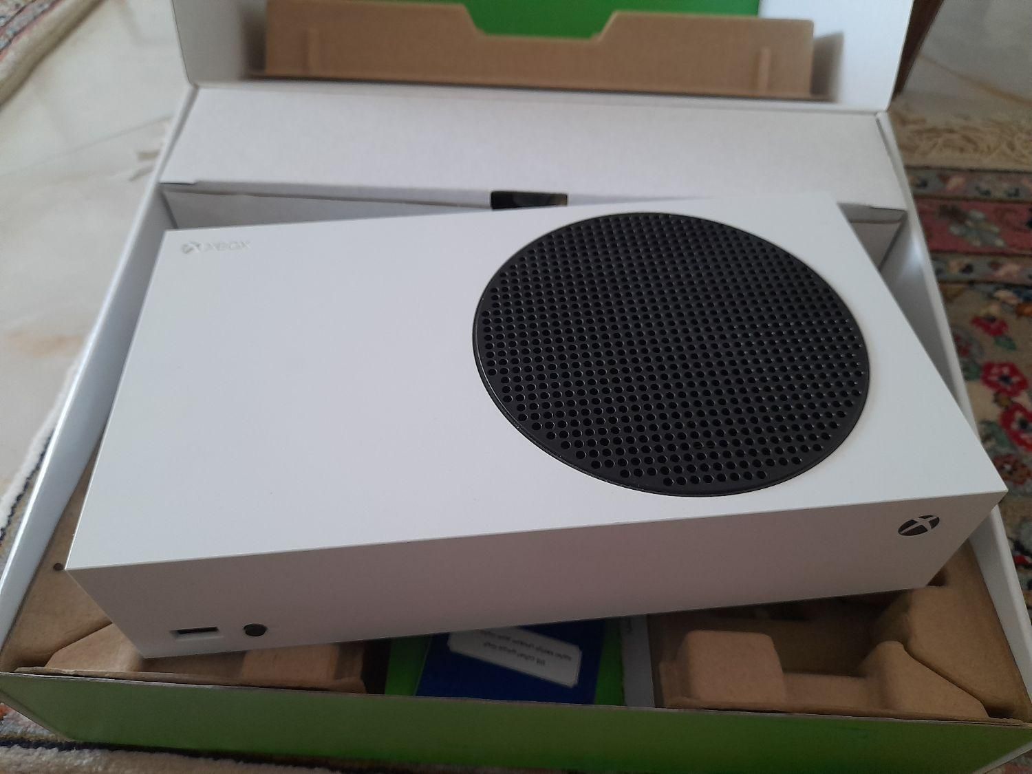 ایکس باکس سریز اس با دسته اضافه سیمی Xbox series s|کنسول، بازی ویدئویی و آنلاین|تهران, دبستان|دیوار