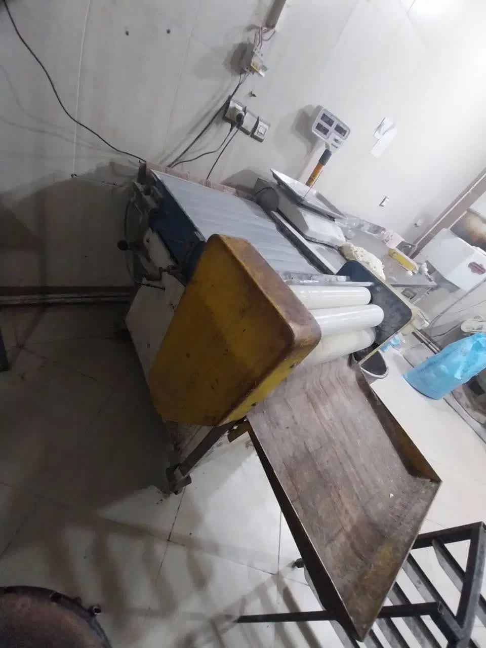 نان فانتزی نانوایی دستگاه فر میکسر خمیر گیر رول کن|فروشگاه و مغازه|نجف‌آباد, قدس|دیوار