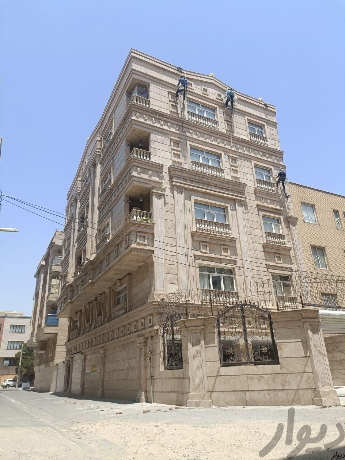 پیچ و رولپلاک نما با طناب راپل کار رول پلاک ارتفاع|خدمات پیشه و مهارت|فردیس, فردیس|دیوار