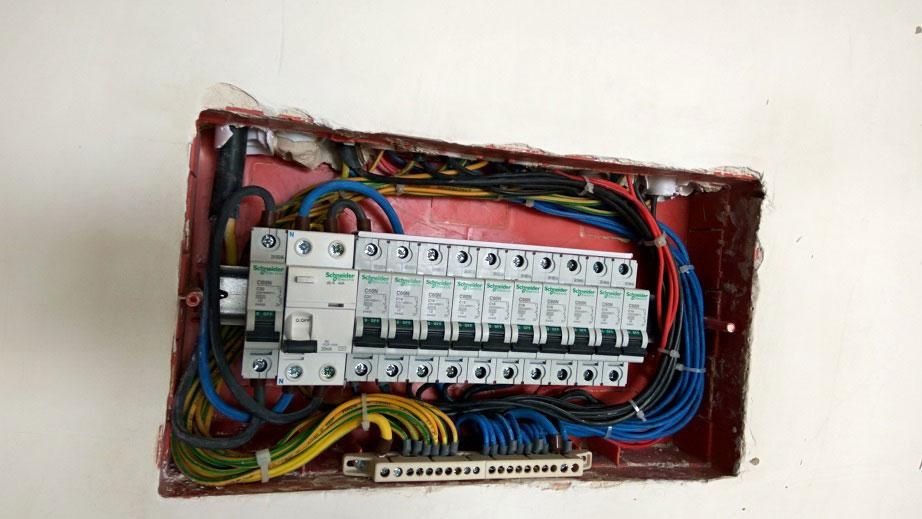 برقکار ساختمان. برقکاری. برق|خدمات پیشه و مهارت|فولادشهر, سایت صنعتی کاوه|دیوار