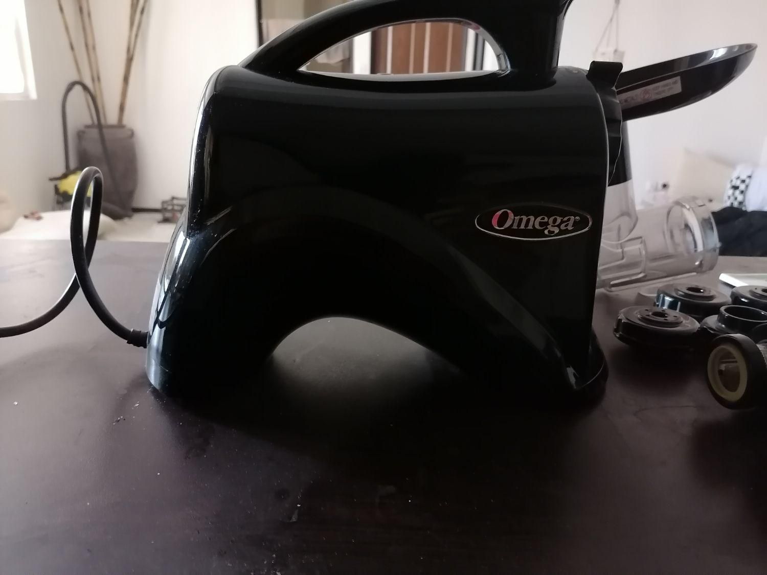 عصاره گیر Omega|آبمیوه‌گیر و آب‌مرکبات‌گیر|تهران, افسریه|دیوار