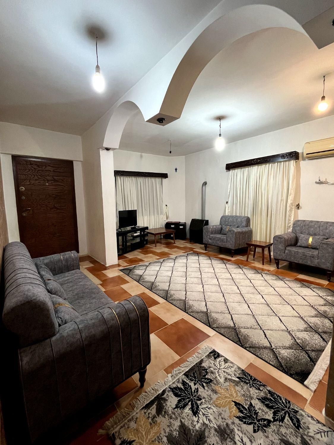 یه خواب تمیز حیاط دار نزدیک برج|اجارهٔ کوتاه‌مدت آپارتمان و سوئیت|سلمان‌شهر, |دیوار