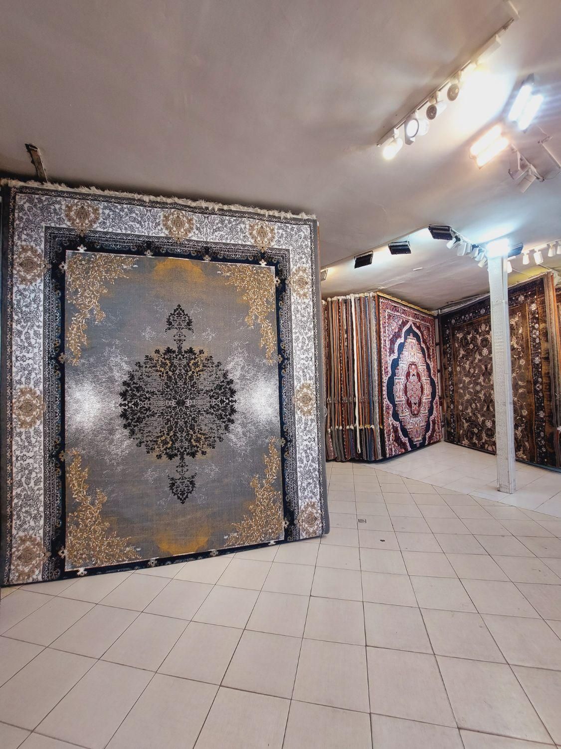 فرش انبار تکانی طرح۷۰۰شانه فرش حاجی حسینی (طلاب)|فرش|مشهد, طلاب|دیوار