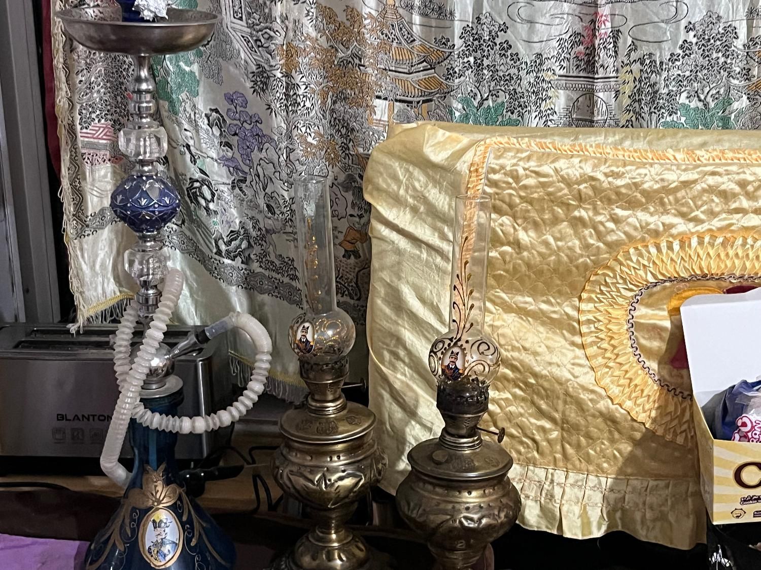 قلیون و چراغ نفتی|کلکسیون اشیاء عتیقه|تهران, آسمان|دیوار