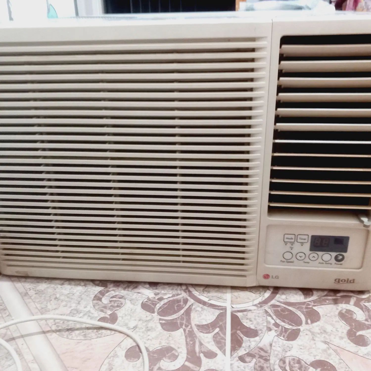 یک دستگاه کولر گازی پنجره ای دارای کنترل  ۱۲۰۰۰|کولر گازی و فن‌کوئل|رشت, سلیمانداراب|دیوار