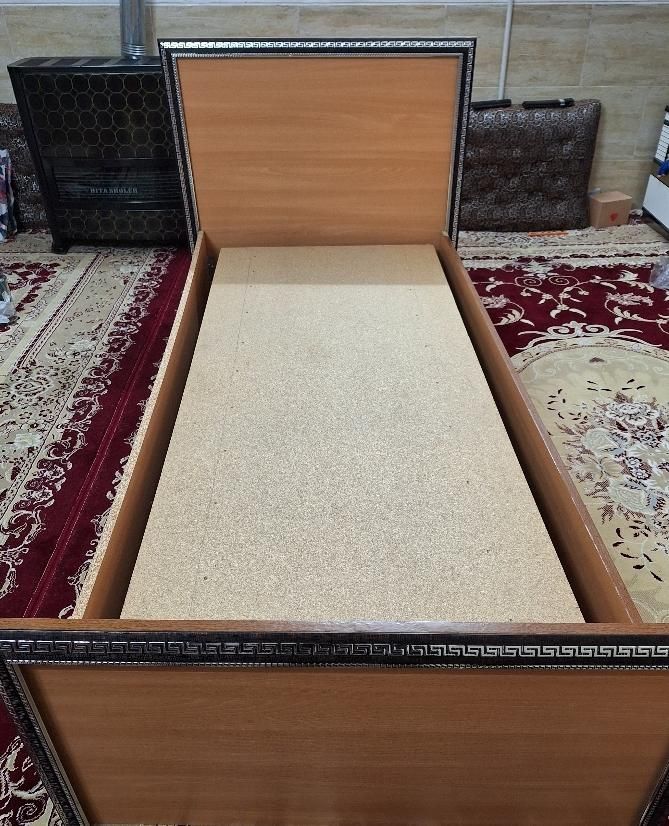 تختخواب یک نفره تمیز وسالم  در حدنو|تخت و سرویس خواب|یزد, |دیوار