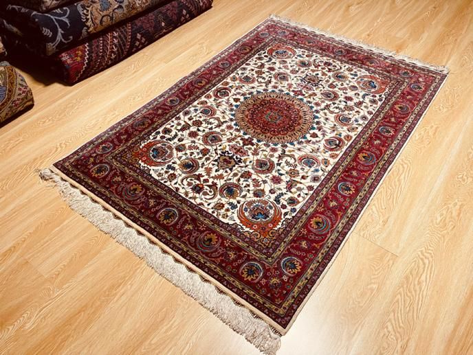 فرش ذرع نیم تمام ابریشم قم تار و‌ پود|فرش|تهران, سلسبیل جنوبی|دیوار