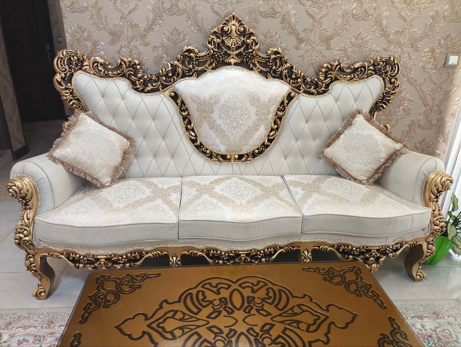 مبل سلطنتی نو|مبلمان خانگی و میز عسلی|اصفهان, ارزنان|دیوار